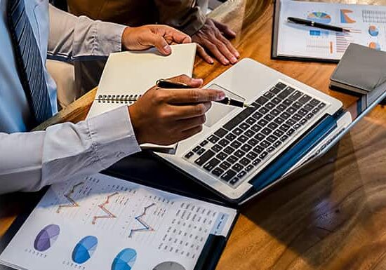 Bookkeeper-vs-Accountant-Whats-the-Difference-550x385