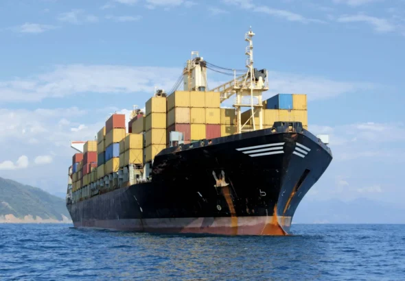 Cargo-ship-freight-containers