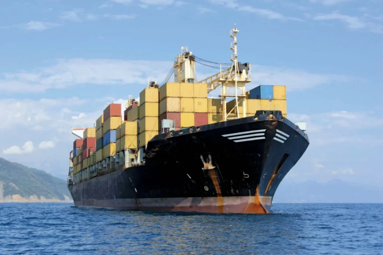 Cargo-ship-freight-containers
