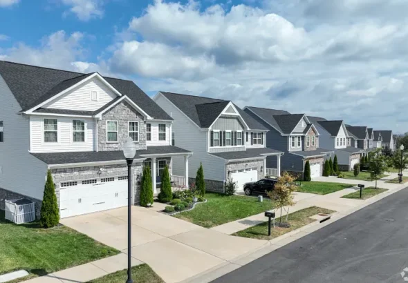 grey-houses-in-bull-run-mnassas-va