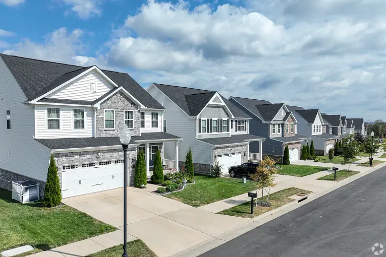 grey-houses-in-bull-run-mnassas-va